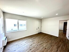 2302 N Frederic St in Burbank, CA - Building Photo - Building Photo