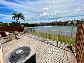 11522 NW 69th Ter in Doral, FL - Building Photo - Building Photo