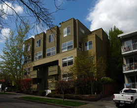 Aspen Park Apartments in Seattle, WA - Building Photo - Building Photo