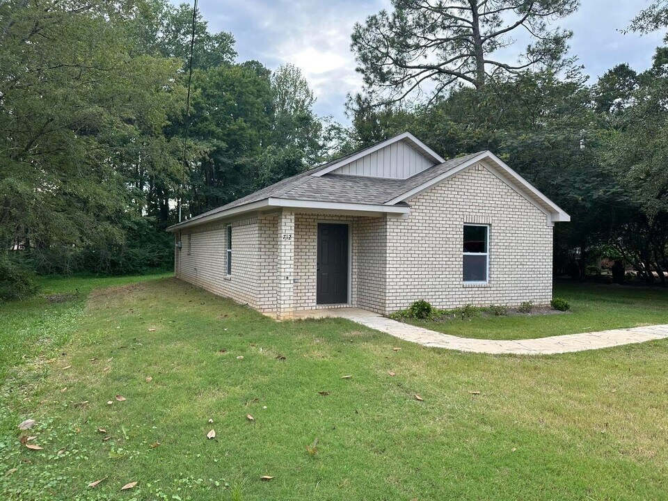 712 Post St in Tupelo, MS - Building Photo