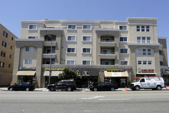 11551 Santa Monica Blvd in Los Angeles, CA - Building Photo - Building Photo