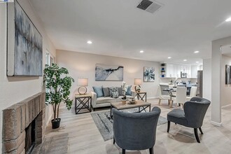 7516 Silvertree Ln in Dublin, CA - Building Photo - Building Photo