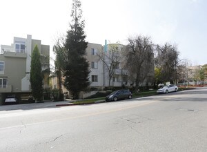 Moorpark Apartments in Studio City, CA - Foto de edificio - Building Photo