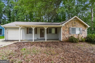 8152 Dunellen Ln in Jonesboro, GA - Building Photo