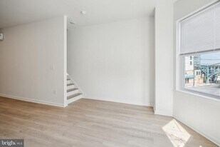 321 E Lehigh Ave in Philadelphia, PA - Building Photo