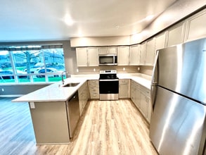2330 Yakima Ct in Tacoma, WA - Building Photo - Building Photo
