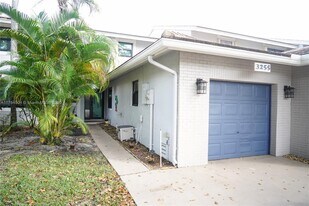 3255 Lakeshore Dr in Deerfield Beach, FL - Building Photo