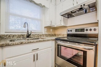 Room in House on Reba Rd in Lawrenceville, GA - Building Photo - Building Photo
