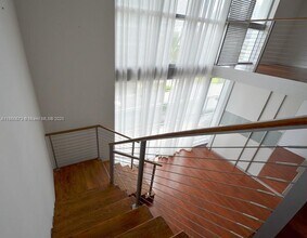 90 SW 3rd St, Unit # TH307 in Miami, FL - Building Photo - Building Photo