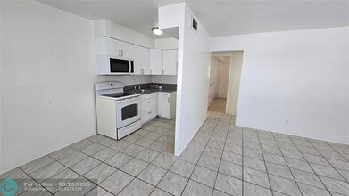 2501 Pierce St in Hollywood, FL - Building Photo - Building Photo