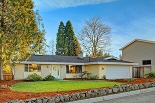 17311 NE 19th Pl in Bellevue, WA - Building Photo