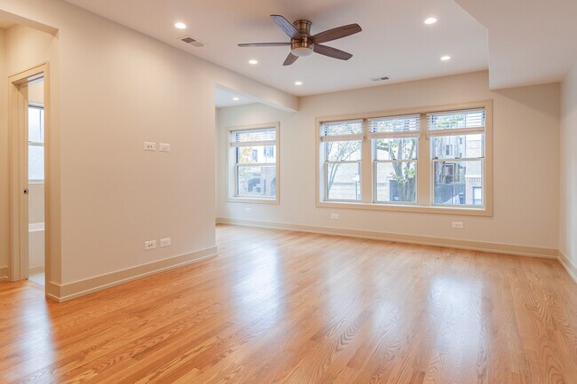 3531 N Broadway St, Unit 1B in Chicago, IL - Building Photo - Building Photo