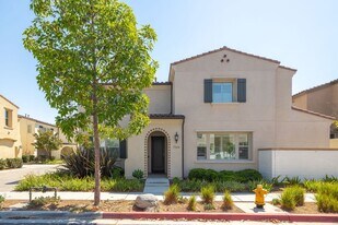 704 Merit Dr in San Marcos, CA - Building Photo