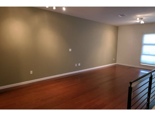 114 Glashaus Loop in Emeryville, CA - Building Photo - Building Photo