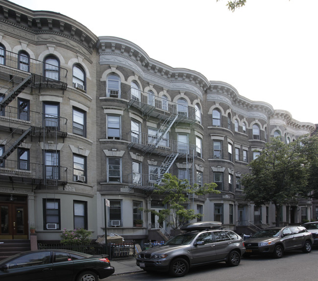 529 8th St in Brooklyn, NY - Foto de edificio - Building Photo