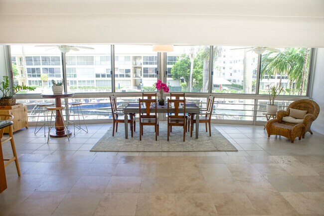 3001 NE 47th Ct, Unit 217 in Fort Lauderdale, FL - Foto de edificio - Building Photo