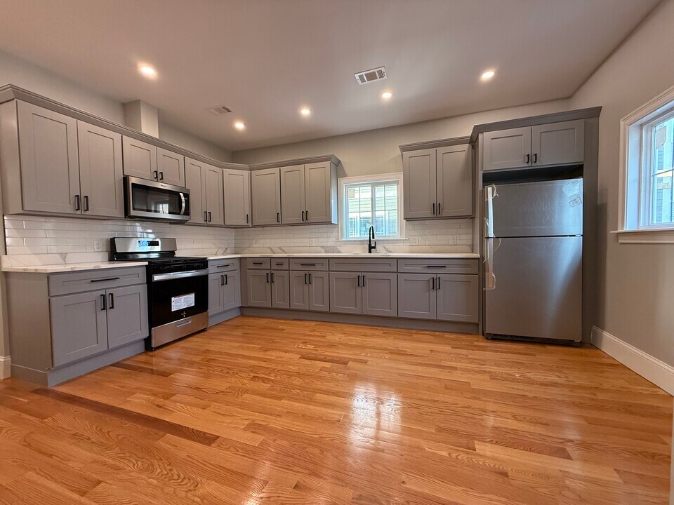 20 Irma St, Unit #2, in Boston, MA - Building Photo