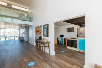 Oceanside Marina Suites - Fully Furnished in Oceanside, CA - Foto de edificio - Lobby