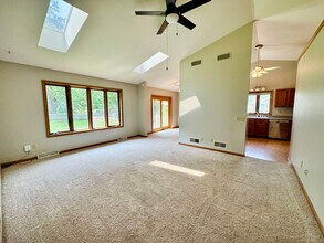5807 Black Walnut Dr in McFarland, WI - Building Photo - Building Photo