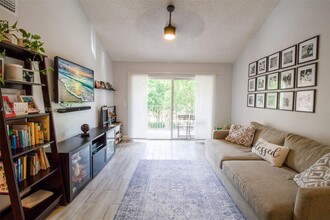 12172 Saint Andrews Plz, Unit 307 in Miramar, FL - Building Photo - Building Photo