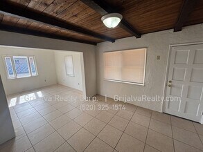 2020 N Madelyn Ave in Tucson, AZ - Building Photo - Building Photo