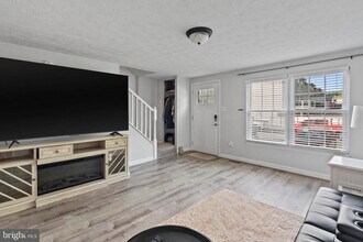 4032 Rustico Rd in Middle River, MD - Foto de edificio - Building Photo