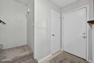 168 W Sandalwood Ct in Daytona Beach, FL - Building Photo - Building Photo