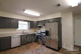 3309 Bauer Rd in Pensacola, FL - Foto de edificio - Building Photo