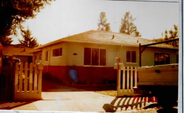 947 Roble Ave in Menlo Park, CA - Foto de edificio - Building Photo