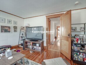 60 Powder House Blvd, Unit 3 in Somerville, MA - Foto de edificio - Building Photo