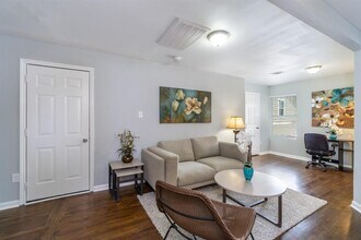 5205 Irvington Blvd-Unit -A in Houston, TX - Building Photo - Building Photo