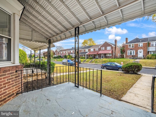 property at 1528 Kingsway Rd