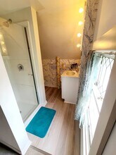 1512 Harlem Blvd, Unit Room #4 in Rockford, IL - Foto de edificio - Building Photo