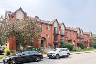 4082 De La Seine Rue in Laval, QC - Building Photo