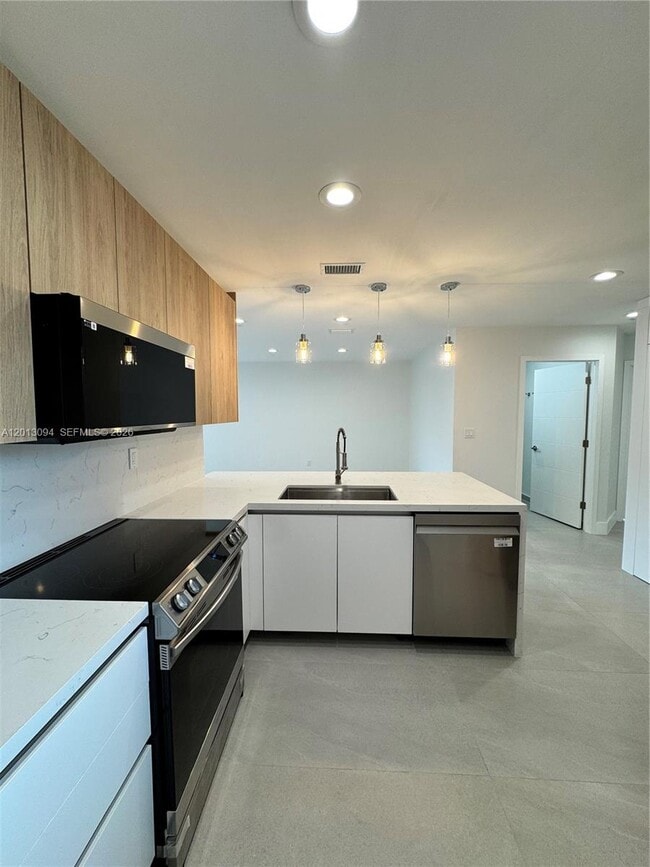 4708 NW 114th Ave in Doral, FL - Building Photo - Building Photo