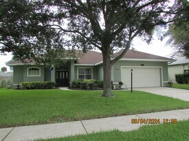 1882 Woodfield Cir in Melbourne, FL - Building Photo