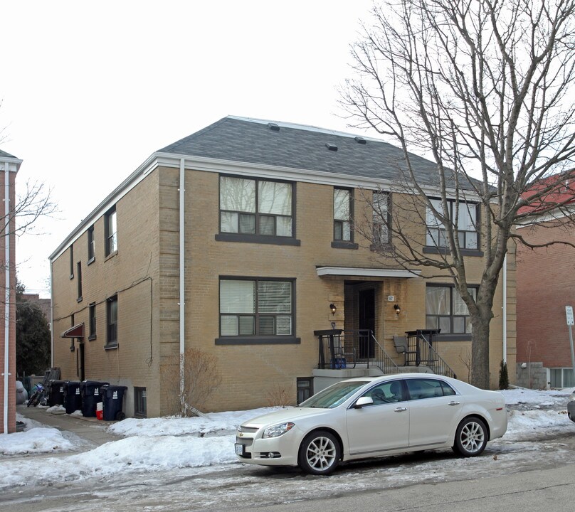 16 Norris Cres in Toronto, ON - Building Photo