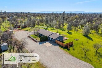 21057 Hackett Ln in Redding, CA - Building Photo - Building Photo