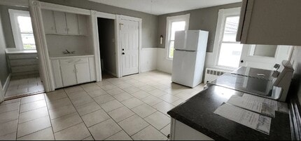 127 Smalley St, Unit 2 in New Britain, CT - Building Photo - Building Photo