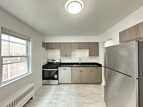 6715 N California Ave in Chicago, IL - Foto de edificio - Building Photo