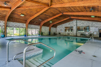 Porticos of Fox Point in Fox Point, WI - Foto de edificio - Interior Photo