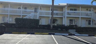 4617 Bayshore Dr in Naples, FL - Building Photo