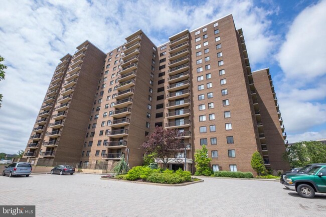 200 N Pickett St in Alexandria, VA - Foto de edificio - Building Photo