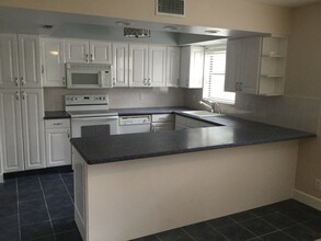 520 Orton Ave, Unit Garden View Apts in Fort Lauderdale, FL - Building Photo - Building Photo