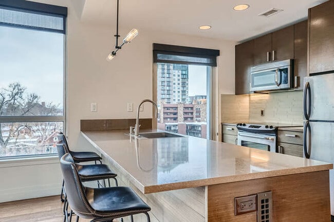 The View at Wash Park in Denver, CO - Foto de edificio - Building Photo