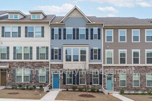 1329 Channing Park Cir in Cary, NC - Building Photo