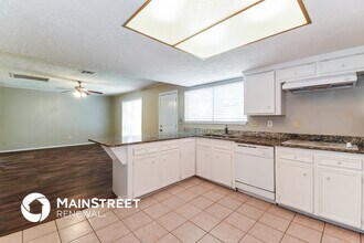 2422 Hilton Head Dr in Missouri City, TX - Foto de edificio - Building Photo