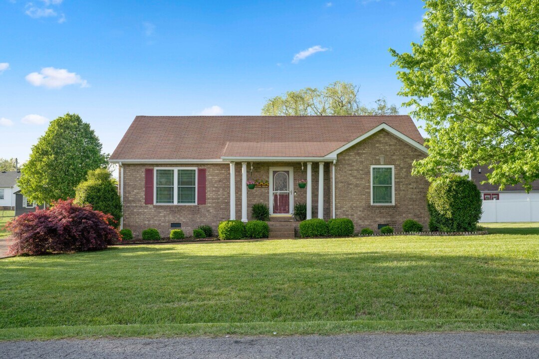 127 April Cir in Portland, TN - Building Photo