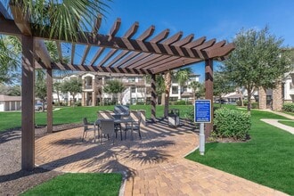 Vizcaya Apartments in Houston, TX - Foto de edificio - Building Photo