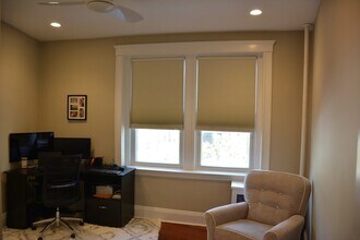 33 Dwight St, Unit 3 in Brookline, MA - Foto de edificio - Building Photo